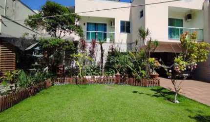 Casa ampla com 3 dormitórios - Centro - Camboriú