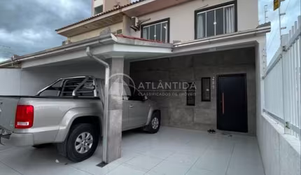 Sobrado 3 dormitórios e pátio externo - Centro - Camboriú!