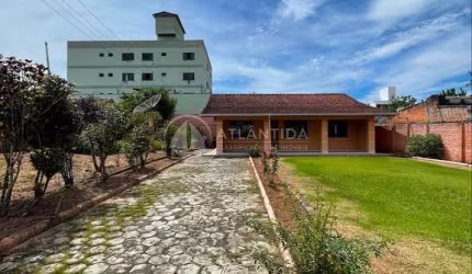 Casa 3 dormitórios e amplo terreno - Areias - Camboriú!