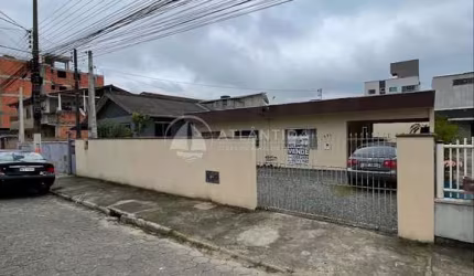 Casa térrea 3 dormitórios - Areias - Camboriú