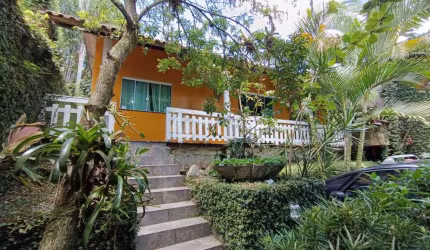 Casa mista com 5 dormitórios e edícula - São Judas Tadeu - Balneário Camboriú