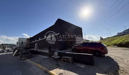 Galpão Comercial de 300m² em Reforma — Excelente Ponto Logístico