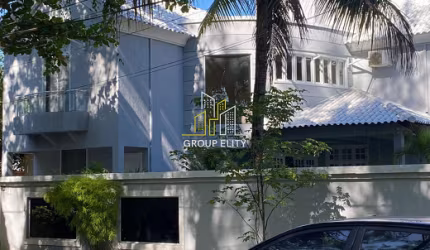 Excelente Casa em condomínio para venda possui 550 m² com 8 quartos no Recreio dos Bandeirantes.