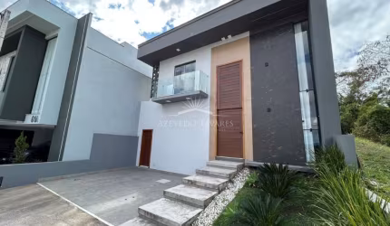 5932 -  Casa à Venda no Vale dos Cristais, Macaé, RJ