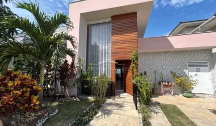 7681 -  Casa à Venda no Vale dos Cristais, Macaé, RJ