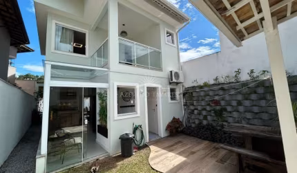 Casa com 3 quartos à venda no Lagoa, Macaé , 158 m2 por R$ 1.080.000