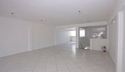 Ponto comercial para alugar na Rua Garibaldi, 710, Floresta, Porto Alegre por R$ 6.000