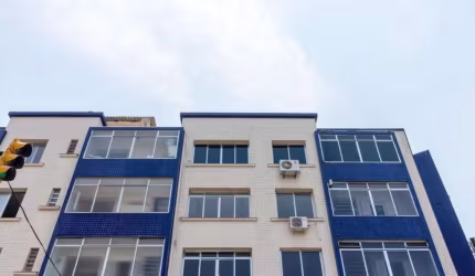 Apartamento com 3 quartos à venda na Avenida Cristóvão Colombo, 2270, Floresta, Porto Alegre por R$ 470.000