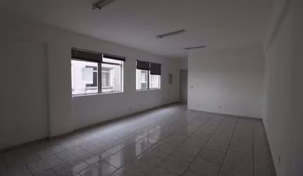 Sala comercial para alugar na Avenida São Pedro, 844, São Geraldo, Porto Alegre por R$ 750