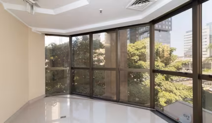 Sala comercial para alugar na Avenida Carlos Gomes, 271, Auxiliadora, Porto Alegre por R$ 4.900