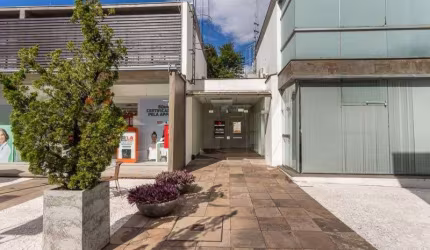Ponto comercial para alugar na Rua Alberto Silva, 57, Vila Ipiranga, Porto Alegre por R$ 7.800