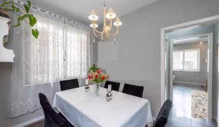 Casa com 3 quartos para alugar na Rua General Nestor Silva Soares, 198, Três Figueiras, Porto Alegre por R$ 6.800