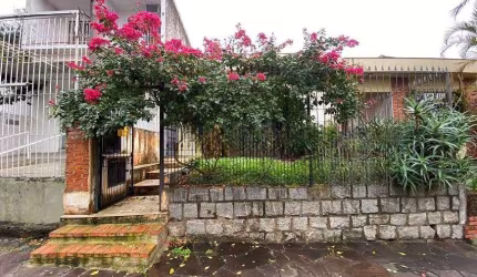 Casa com 3 quartos para alugar na Rua Roque Calage, 381, Passo da Areia, Porto Alegre por R$ 4.000