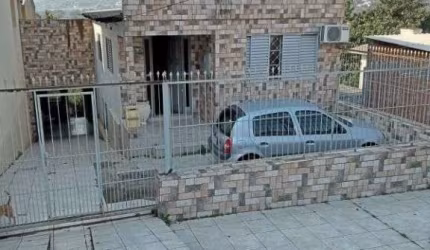 Casa em condomínio fechado com 3 quartos à venda na Rua Martim Minaberry, 395, Partenon, Porto Alegre por R$ 380.000