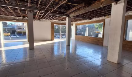 Casa comercial para alugar na Avenida Carlos Gomes, 1032, Auxiliadora, Porto Alegre por R$ 25.000