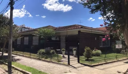 Casa com 3 quartos para alugar na Ponaim, 48, Jardim Lindóia, Porto Alegre por R$ 9.000