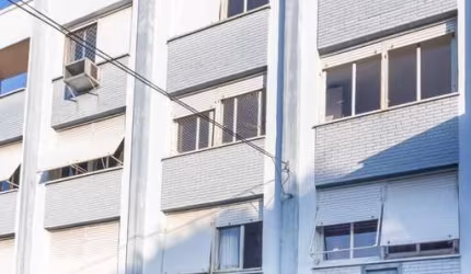 Apartamento com 2 quartos à venda na Rua Três de Maio, 253, Jardim Floresta, Porto Alegre por R$ 268.000
