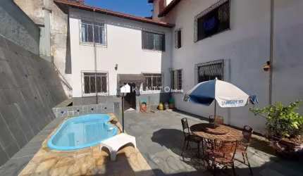 Casa com 5 dormitórios à venda, 288 m² por R$ 1.360.000 - Cascatinha - Juiz de Fora/MG