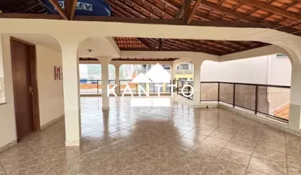 Casa linear com cobertura, 2 vagas, 3 quartos, Democrata, Juiz de Fora - 570.000,00