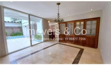 Imóvel de luxo na Vila Nova Conceição, São Paulo-SP: 3 quartos, 3 suítes, 3 salas, 2 vagas de garagem, 450m². Confira!