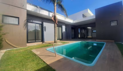 Casa 03 Dorm à venda no Bairro Bella Torres com 173 m² de área privativa - 2 vagas de garagem