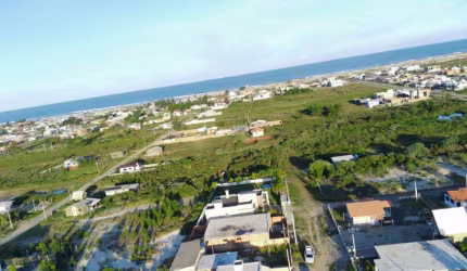 Casa 03 Dorm à venda no Bairro Praia Azul com 168 m² de área privativa - 2 vagas de garagem