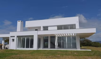 Casa 03 Dorm à venda no Bairro Estância do Meio com 300 m² de área privativa - 2 vagas de garagem