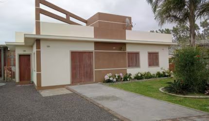 Casa 03 Dorm à venda no Bairro Praia do Ribeiro com 150 m² de área privativa - 1 vaga de garagem