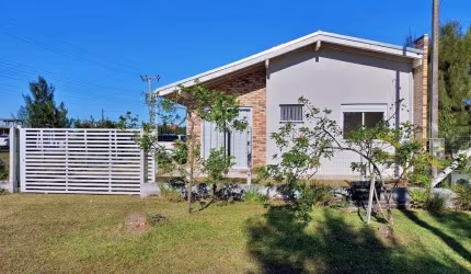 Casa 02 Dorm à venda no Bairro Praia Caravelle com 73 m² de área privativa - 3 vagas de garagem