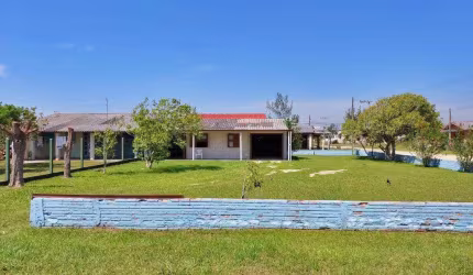 Casa 03 Dorm à venda no Bairro Xangri-lá dos Mares com 110 m² de área privativa - 1 vaga de garagem