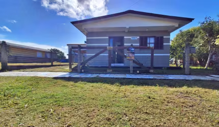 Casa 03 Dorm à venda no Bairro Xangri-lá dos Mares com 70 m² de área privativa - 1 vaga de garagem