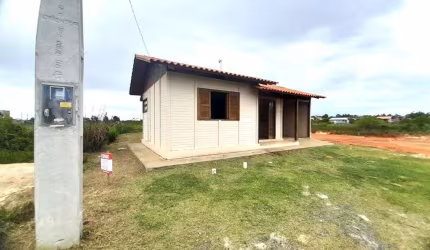 Casa 02 Dorm à venda no Bairro Praia Azul com 69 m² de área privativa - 1 vaga de garagem