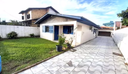Casa 02 Dorm à venda no Bairro Centro com 100 m² de área privativa - 2 vagas de garagem