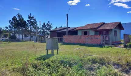 Casa 02 Dorm à venda no Bairro Xangri-lá dos Mares com 54 m² de área privativa - 3 vagas de garagem