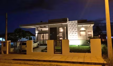 Casa 03 Dorm à venda no Bairro Bella Torres com 141 m² de área privativa - 2 vagas de garagem