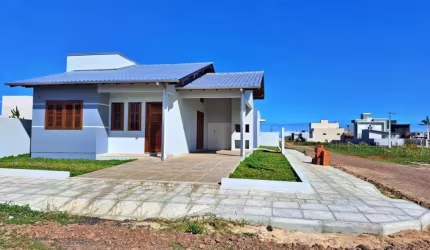 Casa 02 Dorm à venda no Bairro Mira Torres com 83 m² de área privativa - 1 vaga de garagem
