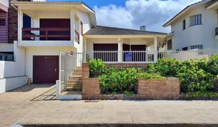 Casa 03 Dorm à venda no Bairro Bella Torres com 204 m² de área privativa - 2 vagas de garagem