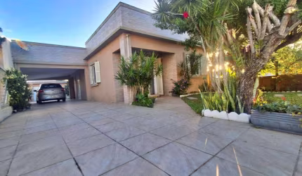 Casa 03 Dorm à venda no Bairro Rosa do Mar com 140 m² de área privativa - 2 vagas de garagem