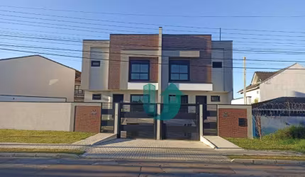 Casa de rua, nova e espaçosa - 3 quartos c/ suite, 2 vagas e quintal amplo - Boa Vista