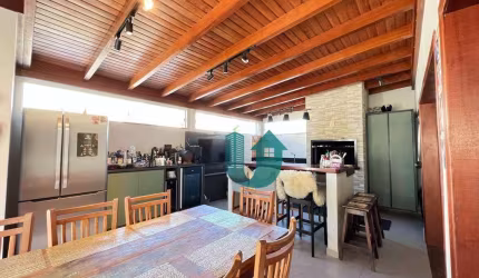 Sobrado com 4 dormitórios à venda, 200 m² por R$ 1.180.000,00 - Santa Felicidade - Curitiba/PR