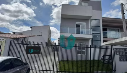 Sobrado em condomínio com 3 quartos, sendo 2 suites e terraço - Bairro Alto