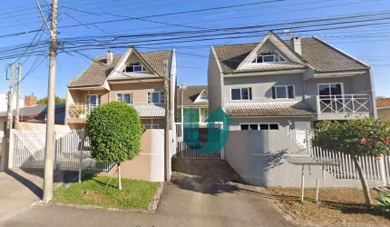 Sobrado triplex em condomínio com 3 quartos, sendo 1 suite e 2 vagas - Guaíra