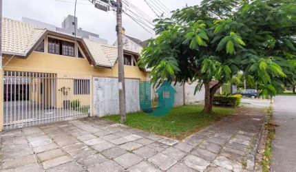 Casa duplex com suite no térreo e quintal espaçoso!