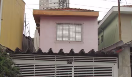 Sobrado com 3 dormitórios sendo 1 suite e 2 vagas de garagem na saúde.