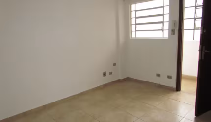 Apto com 2 dormitórios e excelente localização prox. ao metro Praça da Árvore.