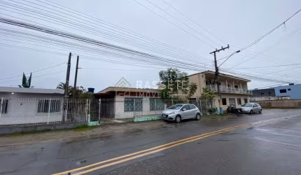 CASA COM AMPLO TERRENO NO BAIRRO SÃO DOMINGOS, NAVEGANTES/SC