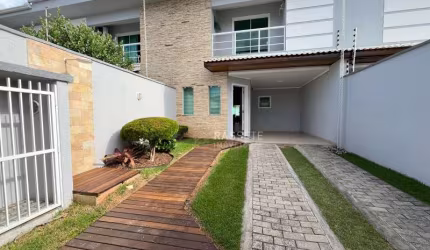 LINDA CASA MOBILIADA E AVERBADA NO CENTRO DE NAVEGANTES/SC