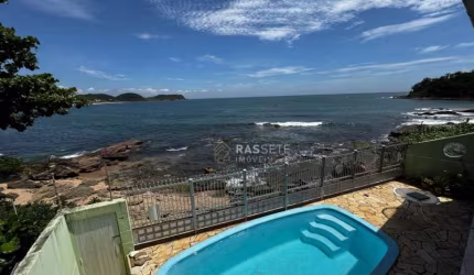LINDA CASA FRENTE MAR NA PRAIA DO POÁ EM PENHA/SC