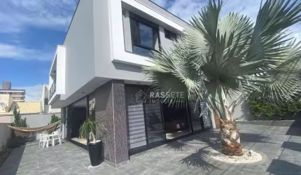 LINDA CASA MOBILIADA ALTO PADRÃO EM NAVEGANTES/SC
