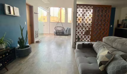 Cobertura duplex moderna - Jardim do Mar com 122m²